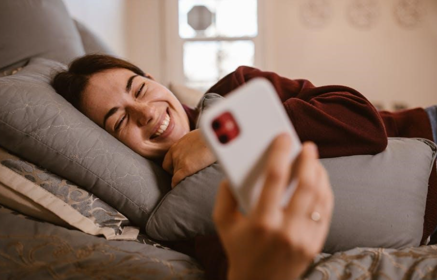 10 jeux de couple à jouer par SMS : allumez votre connexion